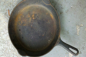 How To Clean And Refurbish Cast Iron Skillet Or Cookware – Hobby Farms