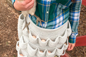 How to Crochet the Egg-Cellent Egg Apron 