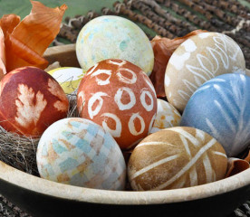 Dyeing Easter Eggs Naturally With Pantry Ingredients